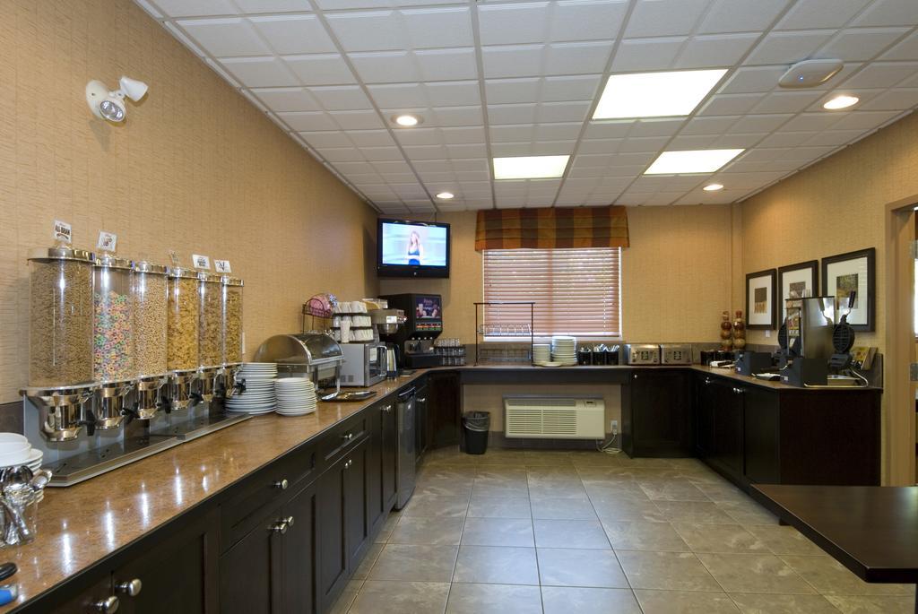 Ramada By Wyndham Surrey/Langley Hotel Kültér fotó