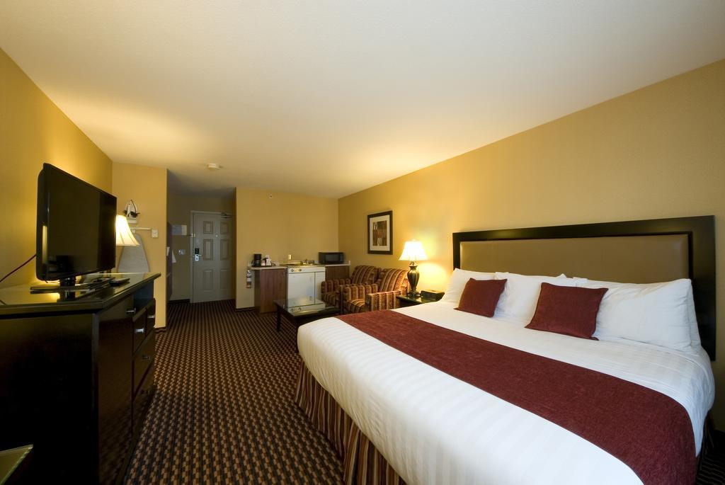 Ramada By Wyndham Surrey/Langley Hotel Kültér fotó