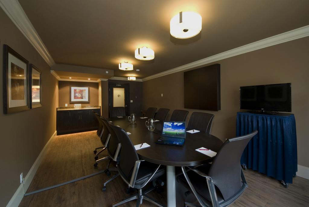 Ramada By Wyndham Surrey/Langley Hotel Kültér fotó