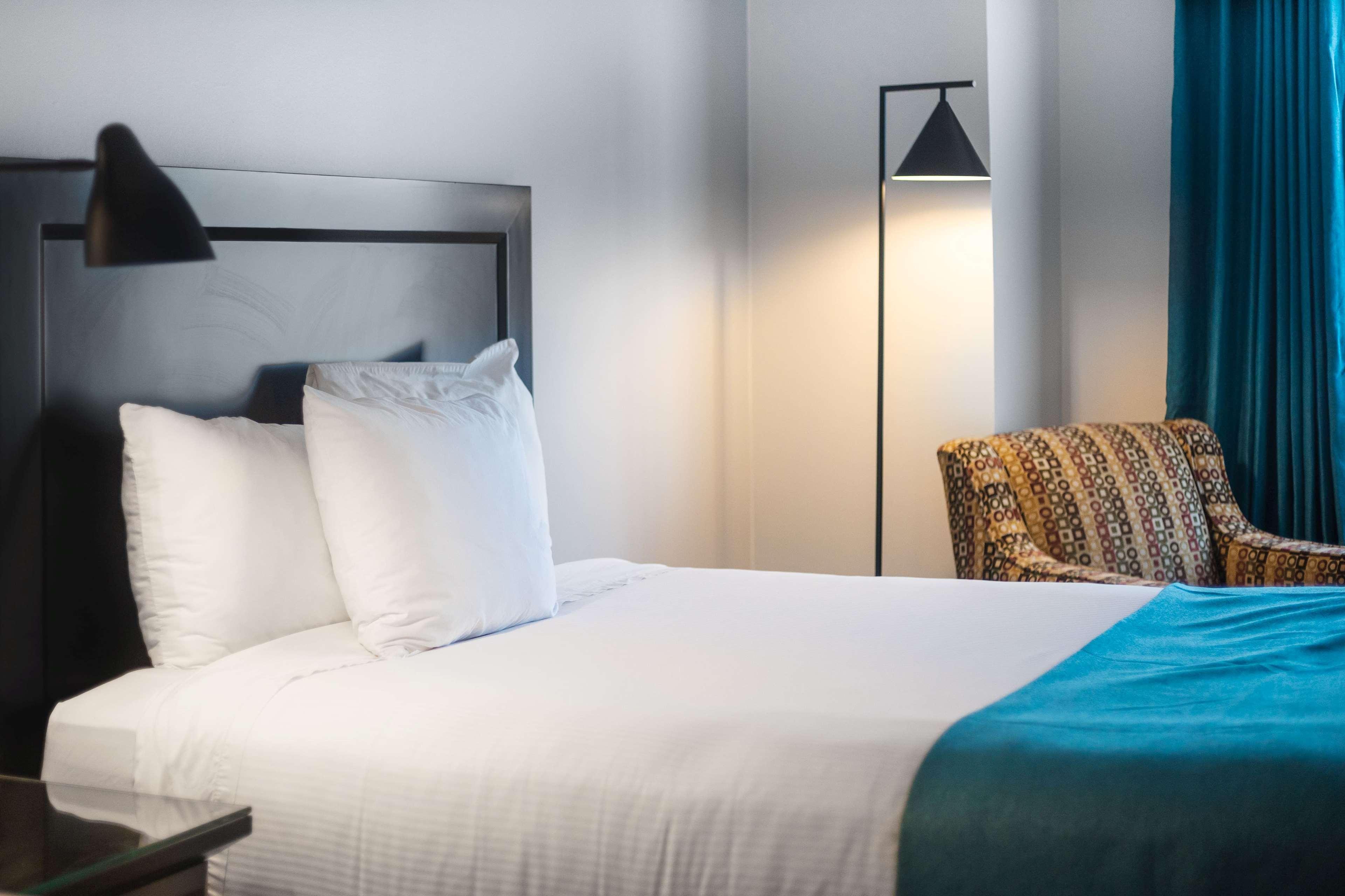 Ramada By Wyndham Surrey/Langley Hotel Kültér fotó