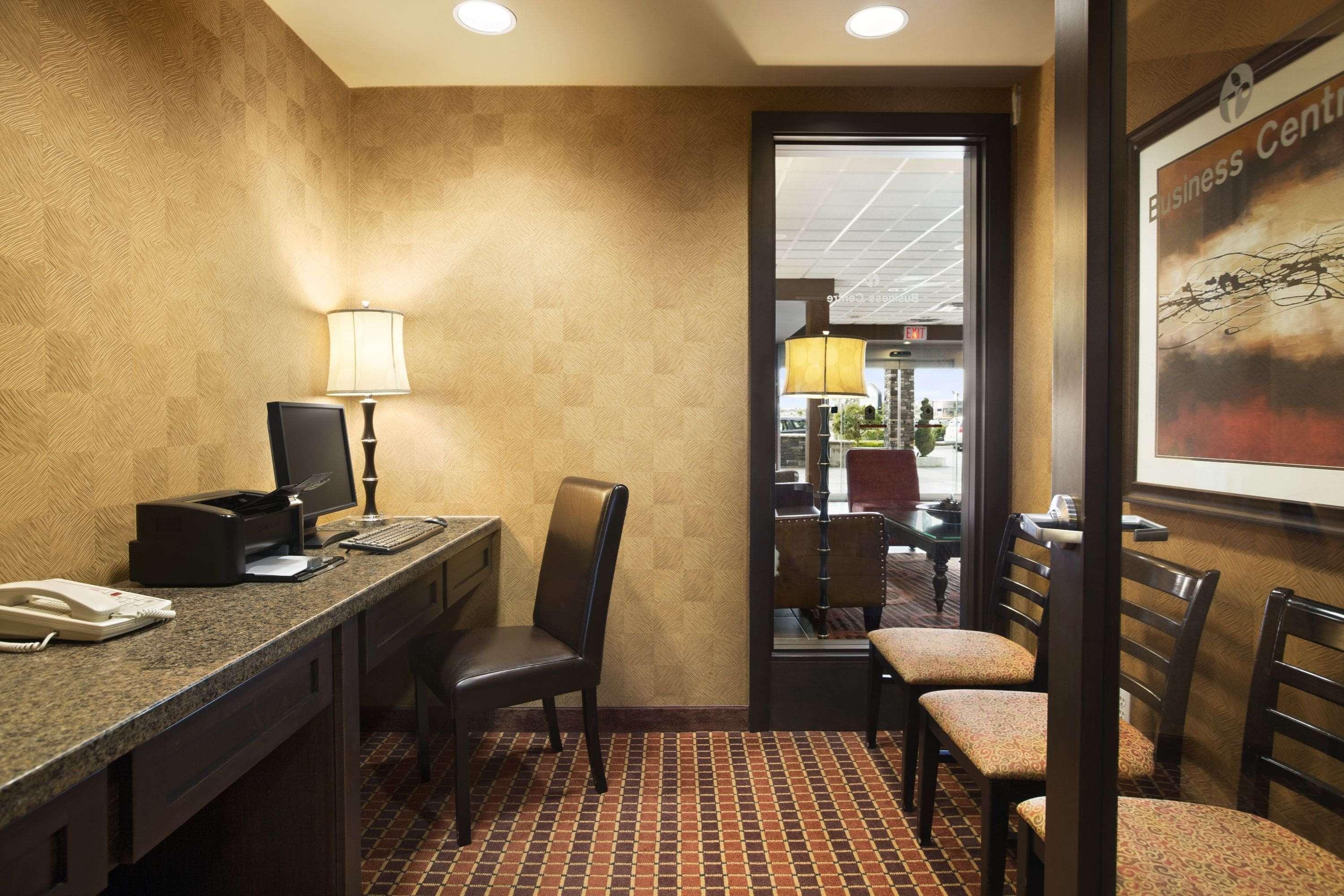 Ramada By Wyndham Surrey/Langley Hotel Kültér fotó