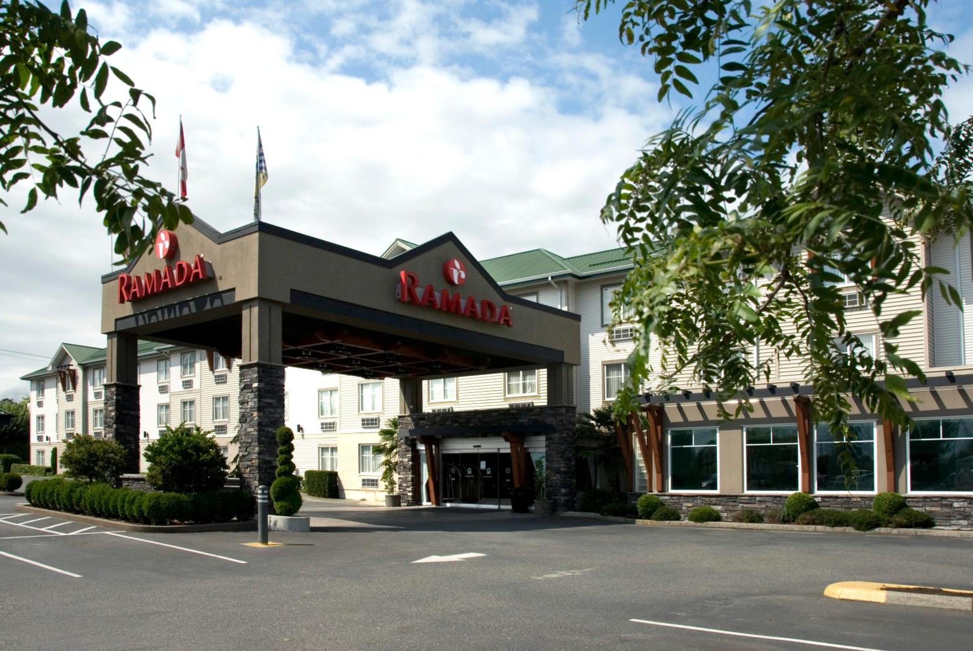 Ramada By Wyndham Surrey/Langley Hotel Kültér fotó
