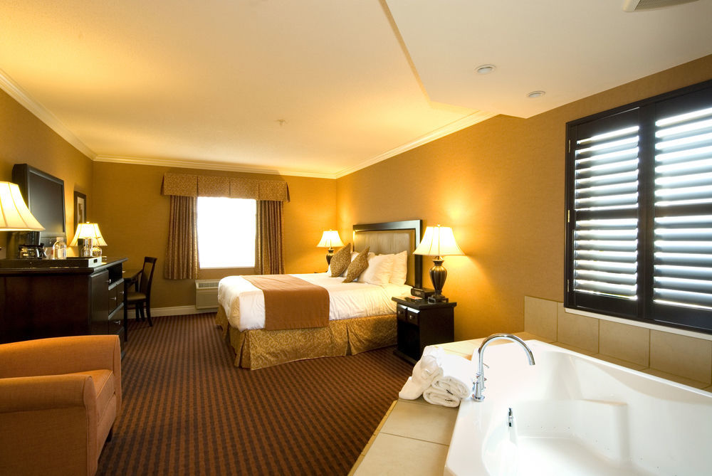 Ramada By Wyndham Surrey/Langley Hotel Kültér fotó