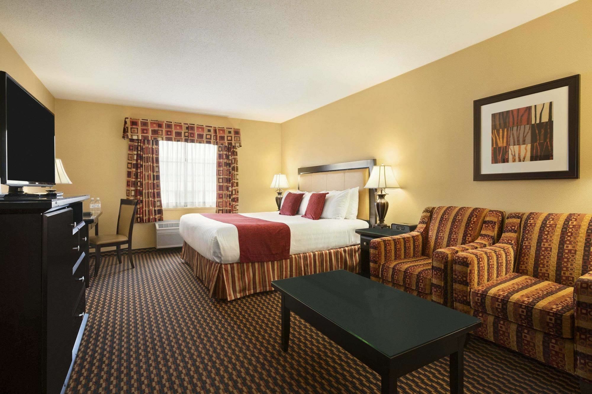 Ramada By Wyndham Surrey/Langley Hotel Kültér fotó